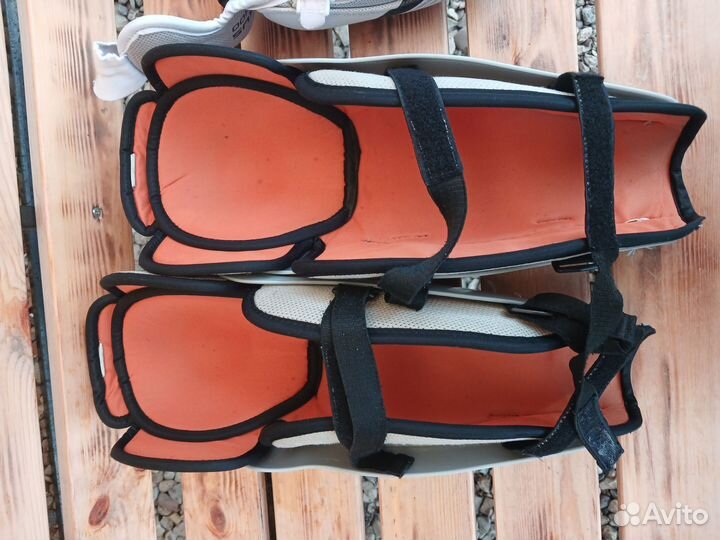 Щитки хоккейные 14