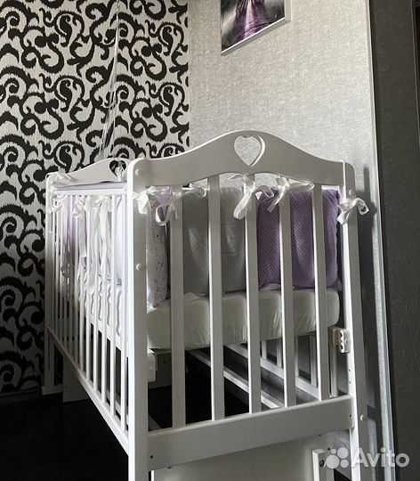 Детская кроватка с универсальным маятником