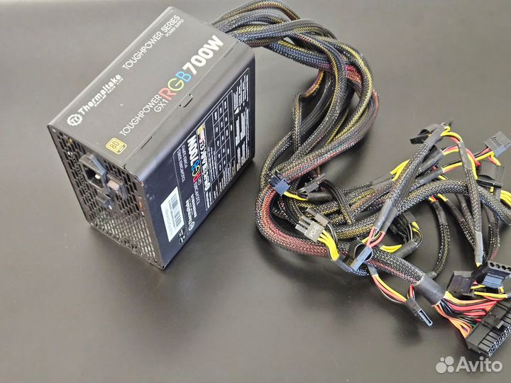 Блок питания Thermaltake RGB 700W 80+ gold