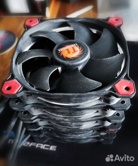 Корпусные вентиляторы Thermaltake Riing LED Red