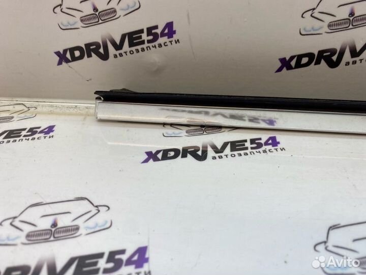 Молдинг стекла двери передний правый Bmw 335I E93