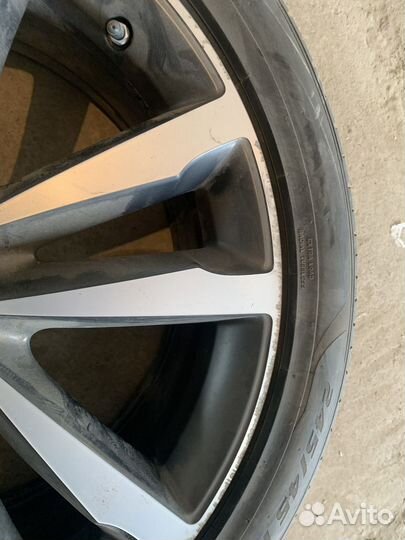 Колесный диск с резиной jaguar F-pace R20