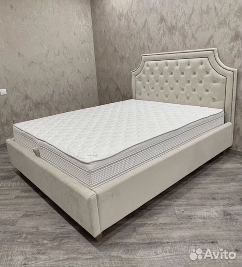 Кровать с изголовьем