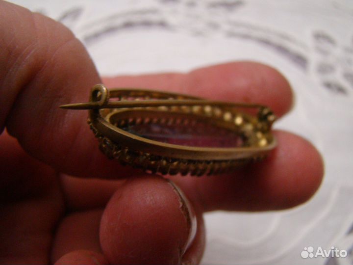 Старинная брошь