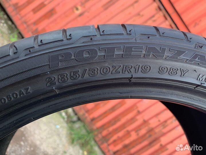 Bridgestone Potenza RE050A 285/30 R19 111H