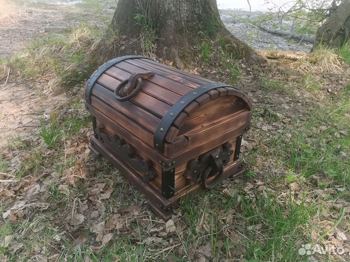 Сундук деревянный