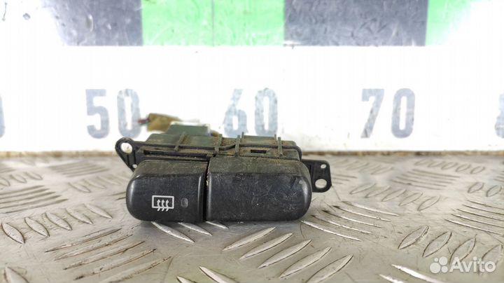 Кнопка обогрева стекла Mitsubishi Carisma 2000 200