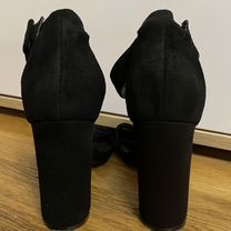 Босоножки черные