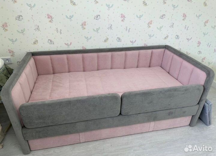 Кровать мягкая с вертикальной стяжкой выдвижная