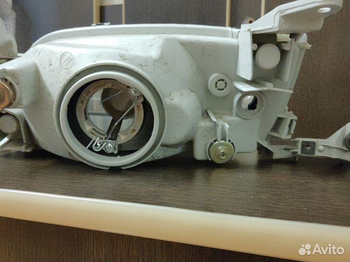 Фары на toyota carina