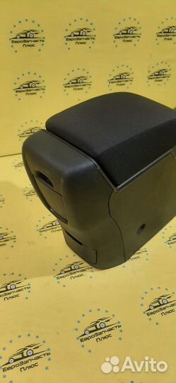 Подлокотник под электроручник Opel Astra J