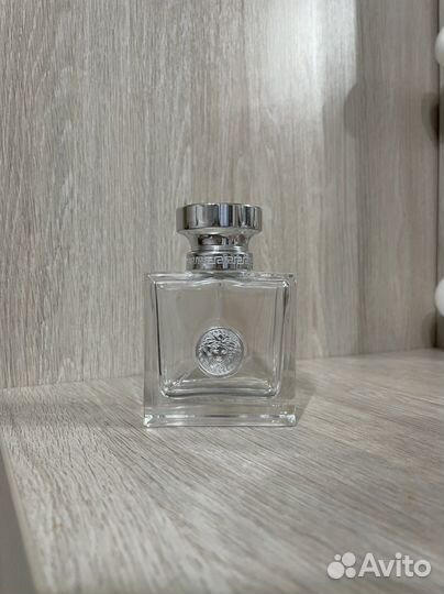 Флаконы от Versace, Karl Lagergeld, Trussardi