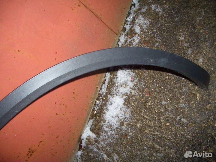 Накладка переднего крыла Фольксваген Туарег с18