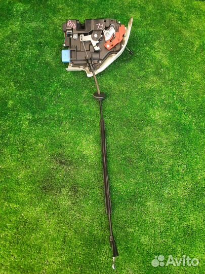 Замок боковой двери передний левый Volkswagen Golf