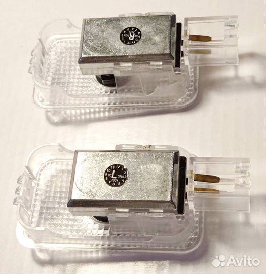 Подсветка в двери с проекцией логотипа Субару пара