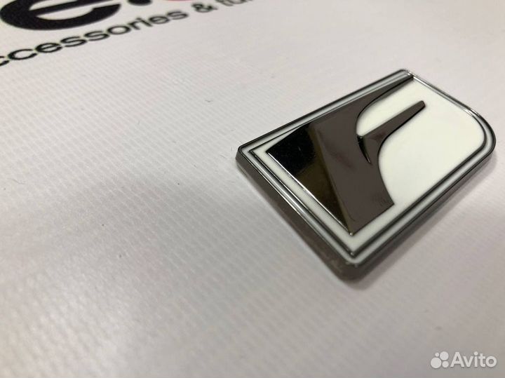 Эмблема Lexus F-Sport Короткая R152