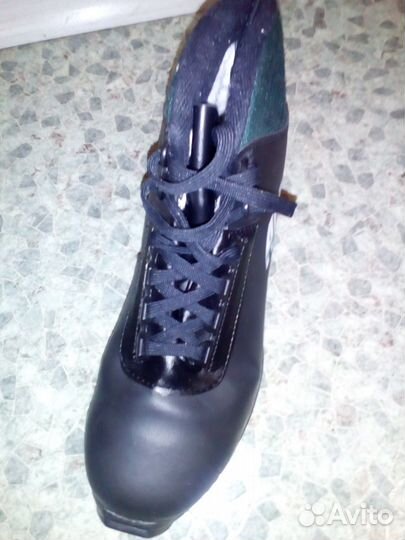 Лыжные беговые ботинки