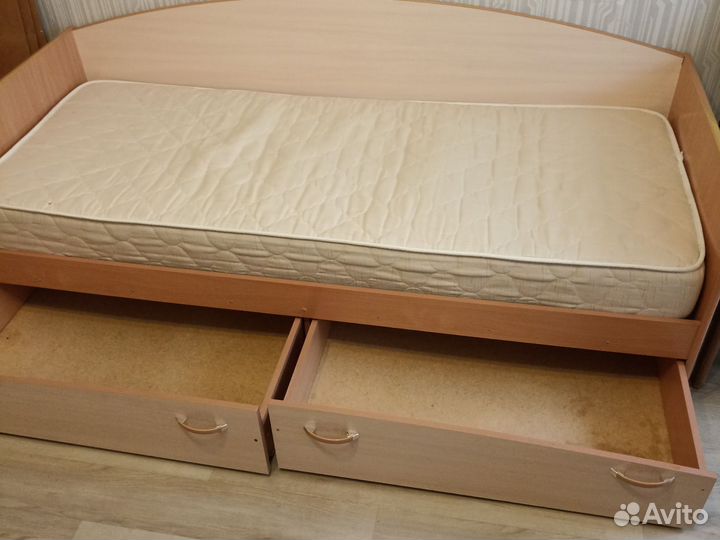 Кровать односпальная с матрасом бу