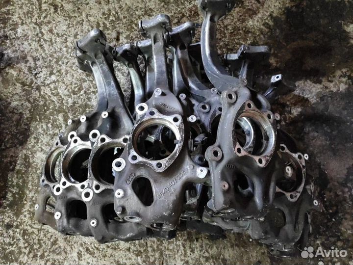 Кулак поворотный передний правый Ауди