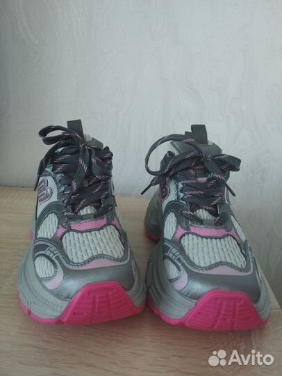 Кроссовки женские 38 размер новые
