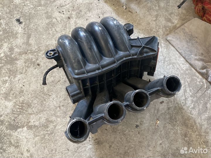 Коллектор впускной Passat B5+ 2.0л AZM