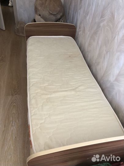 Кровать с матрасом 160*60