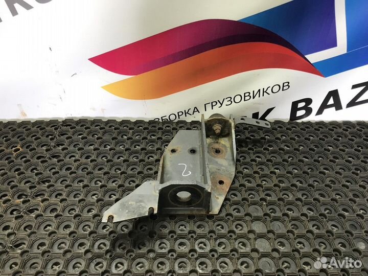 Кронштейн переднего амортизатора