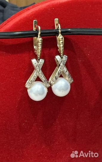 Золотой комплект с жемчугом и бриллиантами