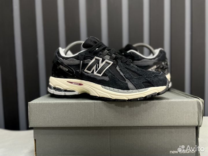 Кроссовки Женские