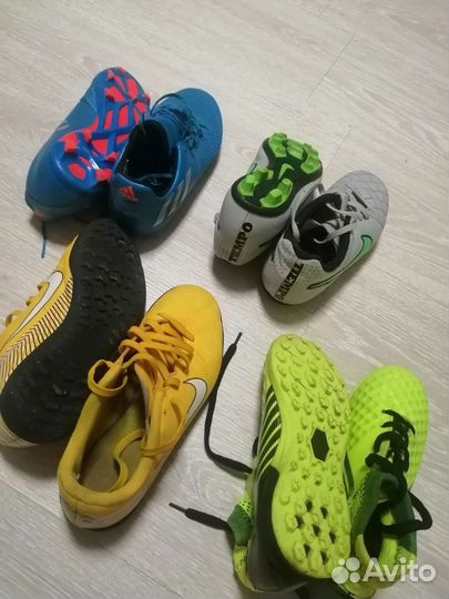 Футбольные бутсы Adidas и Nike