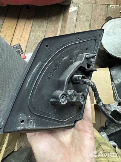 Продам правое зеркало на Тойота королла Е15