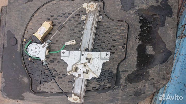 Стеклоподъемник Toyota Cresta