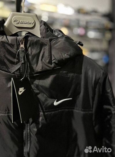 Весенний стиль с мужской курткой Nike