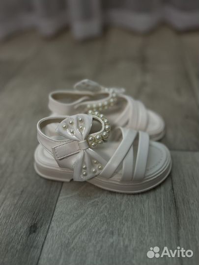 Сандалии для девочки 27 размер новые