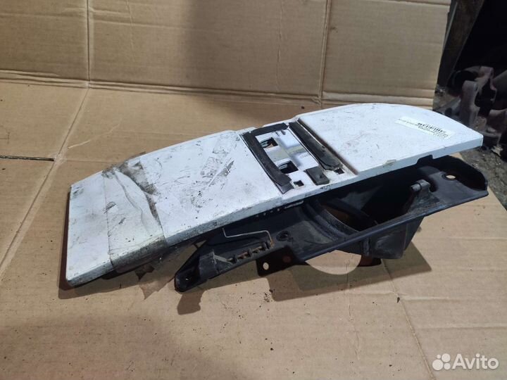 Лючок топливного бака в сборе MB Vito2 Viano W639