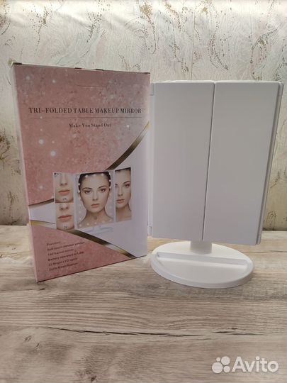 Настольное зеркало с подсветкой