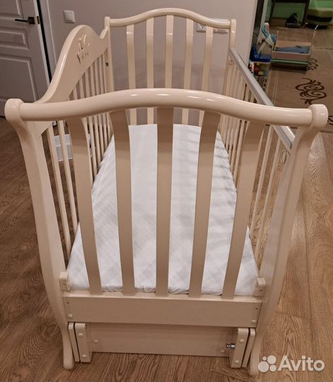 Кроватка детская Юлиана 757 Можга с маятником