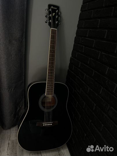 Акустическая гитара