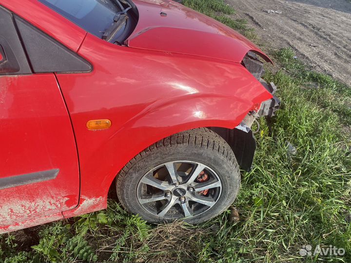 Крыло переднее правое на Ford Fiesta MK5 2007