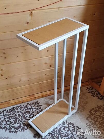 Столик на колесиках