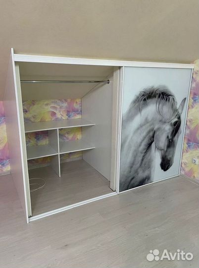 Белый шкаф