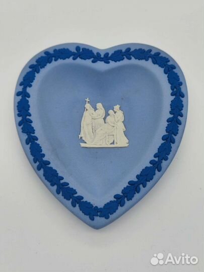 Бисквитный голубой фарфор Wedgwood