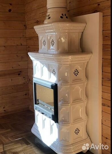 Камин с изразцами пристенный двухъярусный