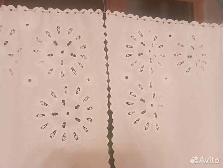 Занавески и подзор с вышивкой Ришелье