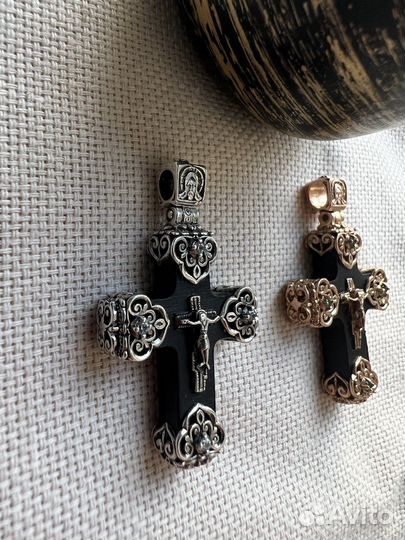 Крестик на гайтане