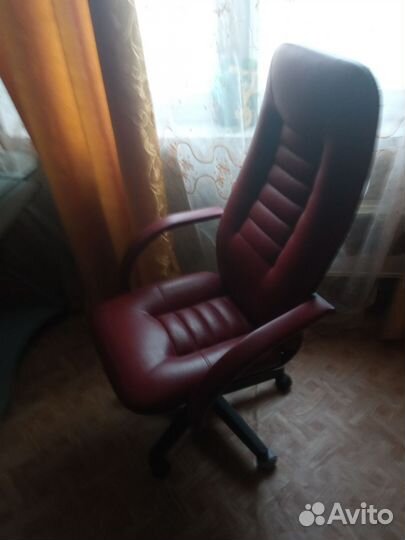 Кожаное кресло бу