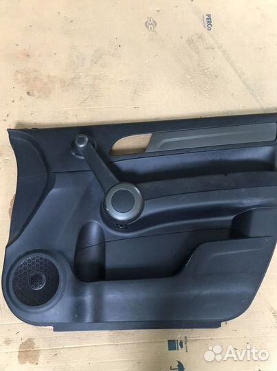 Обшивка передней правой двери Honda CR-V3(789)