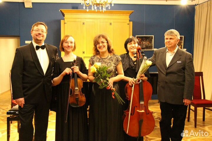 Репетитор по игре на фортепиано