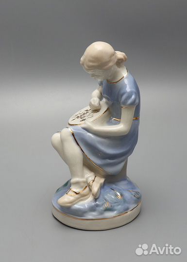 Статуэтка «Вышивальщица», скульптор Квитницкая Гже