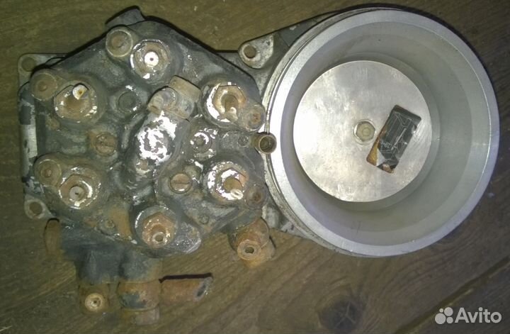 Дозатор распределитель топлива 0438100151